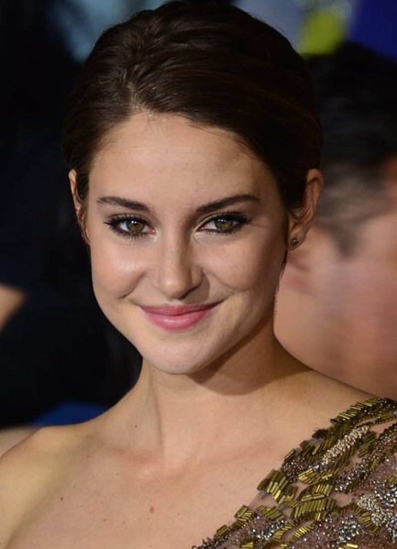 Shailene Woodley Attends 'Divergent' Premiere