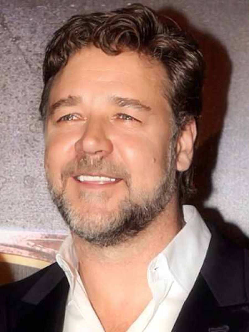 Russell Crowe Attends 'Man of Steel' Movie Premiere