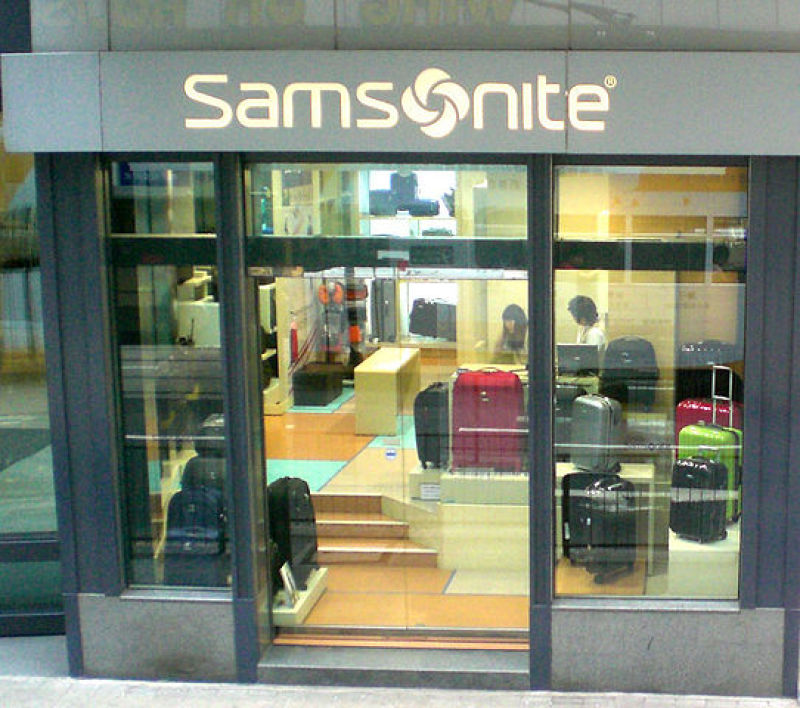 HK Central Des Voeux Road C Samsonite Shop Man Yee Building