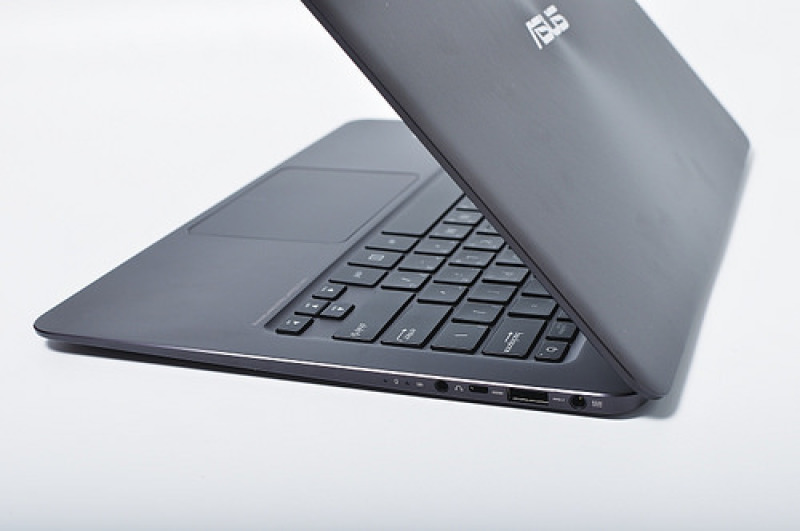 Asus Zenbook UX305