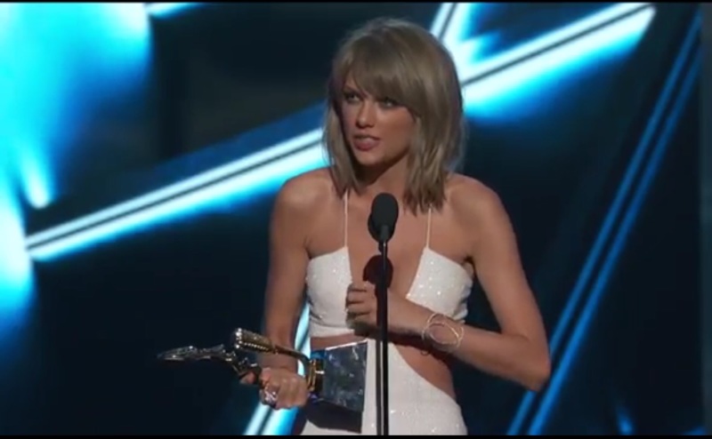 Screenshot of Taylor Swift Accepting Award at Billboard Music Awards