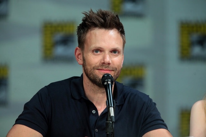 Joel McHale Speaks At Comic Con