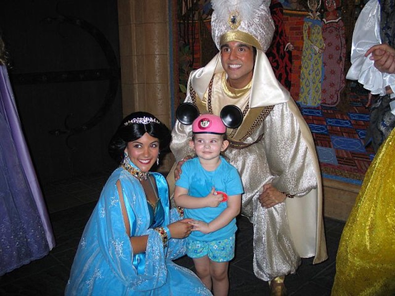 Princess Jasmine and Aladdin Take Photo with Girl