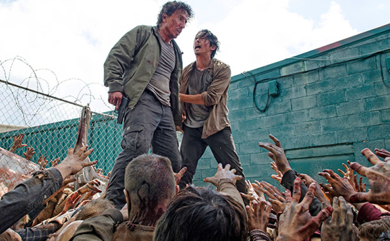 Glenn (Steven Yeun) and Nicholas (Michael Traynor) in 'The Walking Dead'