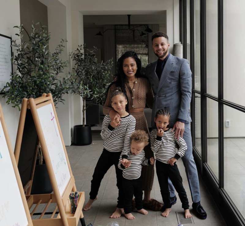 Stephen Curry encourages to celebrate Easter Sunday at home 