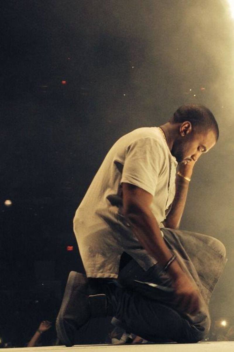 Kanye West Prayed and Thanks to The Lord.