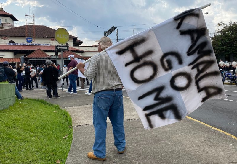 Guatemalan protestors telling U.S. Vice-President Kamala Harris to "go home"