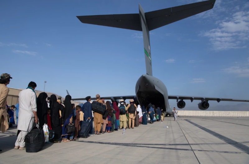 Passengers boarding a U.S. Air Force C-17 Globemaster III during the Afghanistan evacuation, Aug. 24, 2021.
