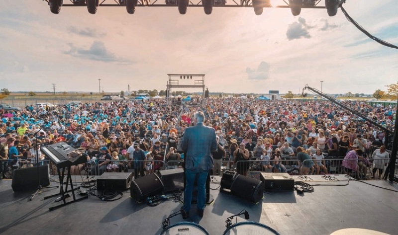 Franklin Graham's God Loves You tour along historic Route 66