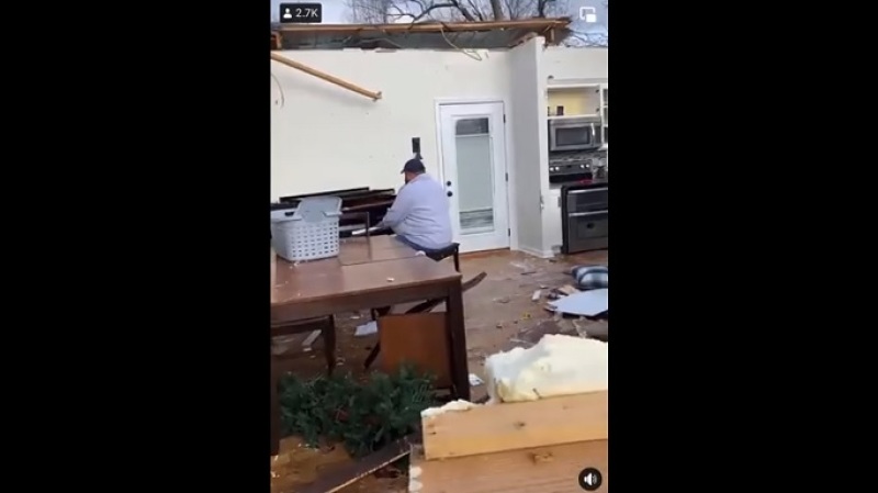 Kentucky man worshiping God after a tornado wrecked his house