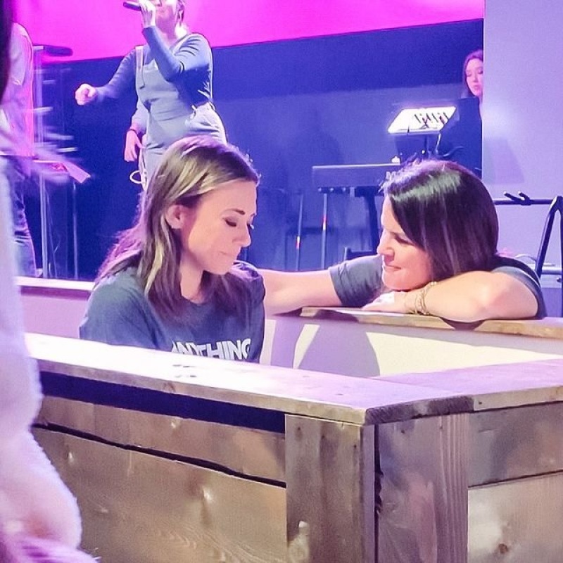 Country singer Jana Kramer getting baptized