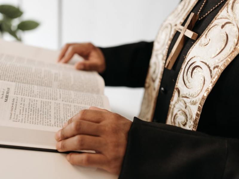 More Than Half of Pastors Admit Feeling Overworked and Overcommitted: Survey