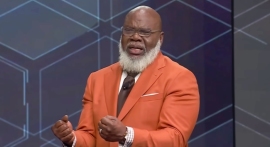 TD Jakes Exhibits Signs of Health Distress During Sunday Sermon