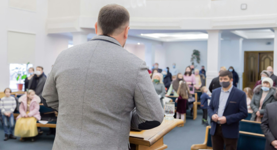 44% of Practicing Christians Use AI, but Only 12% of Pastors Feel Equipped to Guide Them
