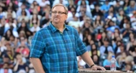 Rick Warren Deletes Tweet on Crucifixion After Christian Backlash