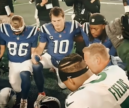 Life News | Patriots and Jets Unite in Prayer After Football, Giving Glory  | Christianity Daily