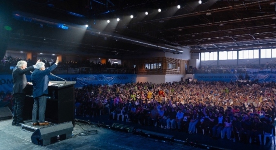 “You Can’t Save Yourself”: Graham Preaches as Hundreds Commit to Christ in Argentina
