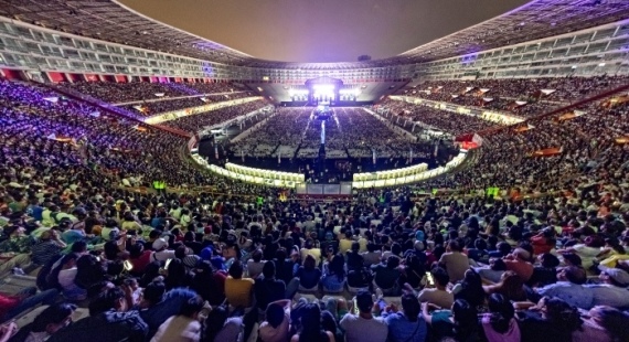 Franklin Graham Shares Gospel With More Than 89,500 at Esperanza Lima Evangelistic Festival
