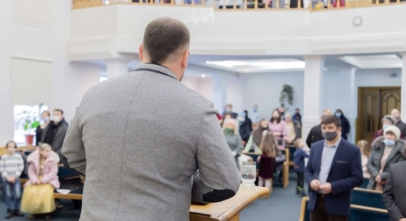 65% of Pastors Worry AI Could Displace Their Spiritual Guidance, Study Finds