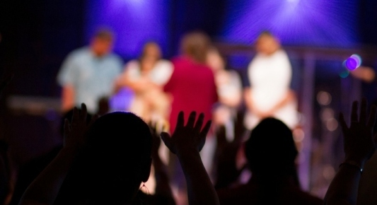 Family Time and Prayer Rank Among Americans’ Top Goals for 2026, Survey Finds