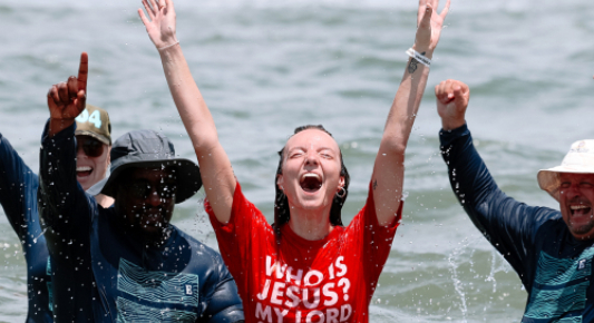 More Than 2,500 Baptized at Florida Beach, Publicly Declare Faith in Christ
