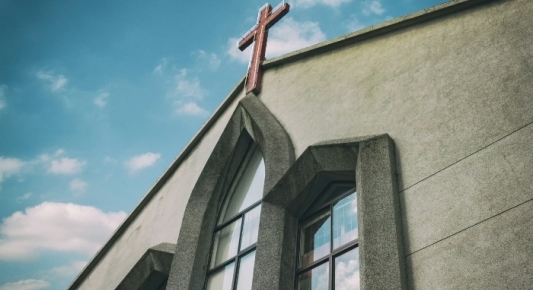 Pastor Support for Patriotic July 4 Worship Falls From 56% to 45% Over Five Years